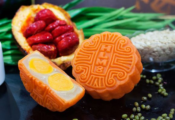 Bánh Trung thu gấc đậu xanh