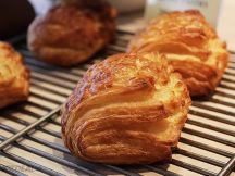 Bánh mì ngọt kem trứng nướng
