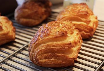 Bánh mì ngọt kem trứng nướng
