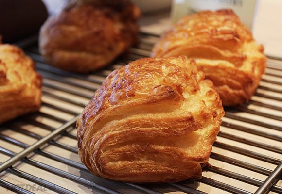 Bánh mì ngọt kem trứng nướng