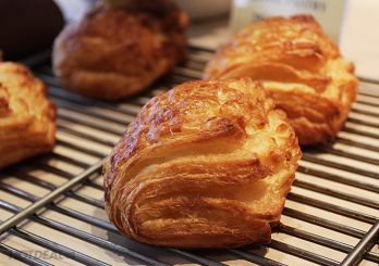 Bánh mì ngọt kem trứng nướng