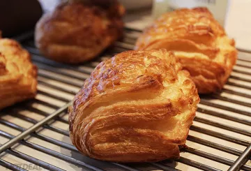 Bánh mì ngọt kem trứng nướng