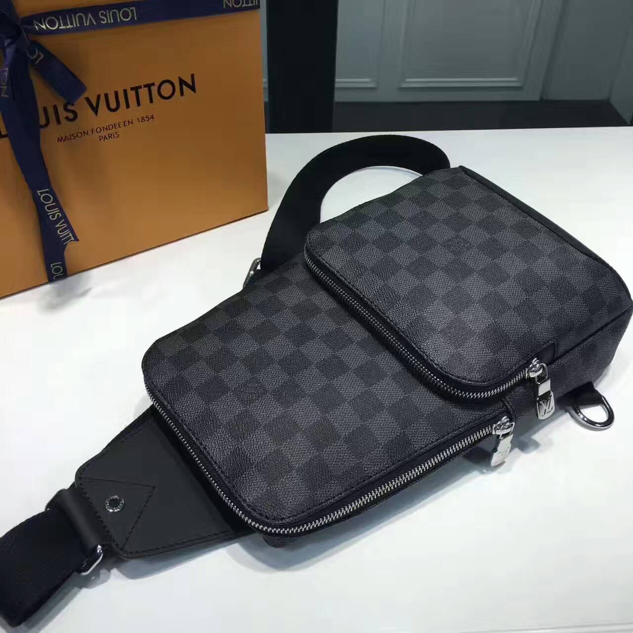 tui-xach-Louis-Vuitton-damier-graphite-avenue-sling-bag-N41719-txlv045(3)