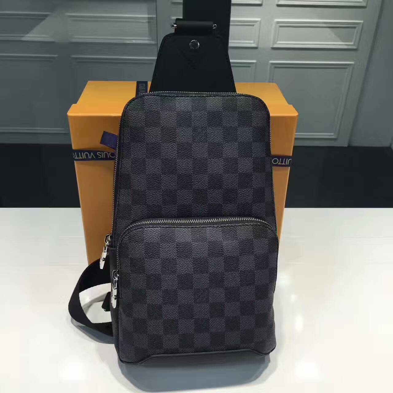 tui-xach-Louis-Vuitton-damier-graphite-avenue-sling-bag-N41719-txlv045