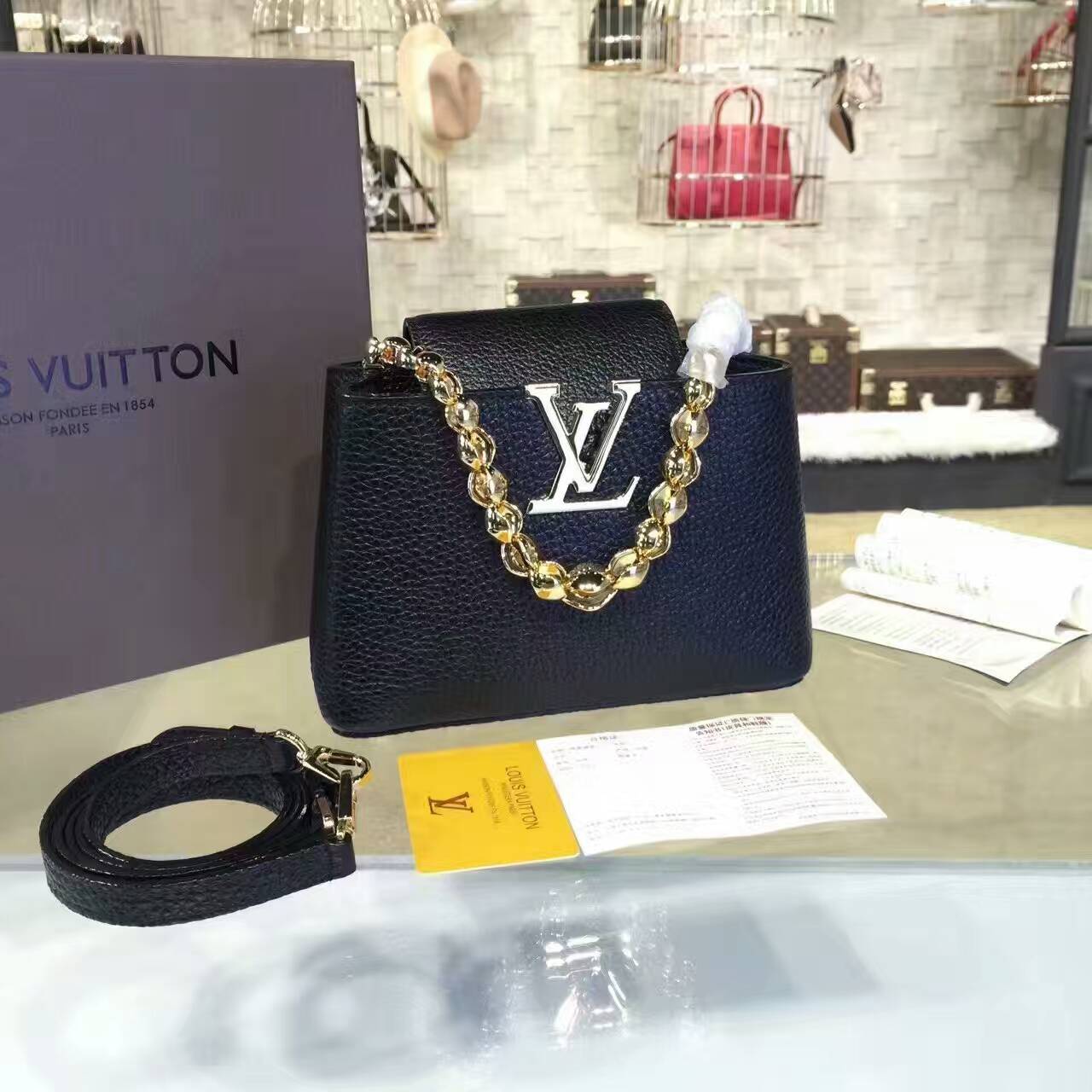 tui-xach-Louis-vuitton-Taurillon-capucines-mini-chain-M42935-txlv051