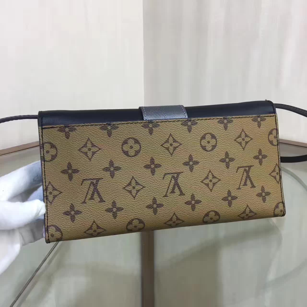 tui-xach-Louis-Vuitton-Monogram-Reverse-column-clutch-M44101-txlv022(1)