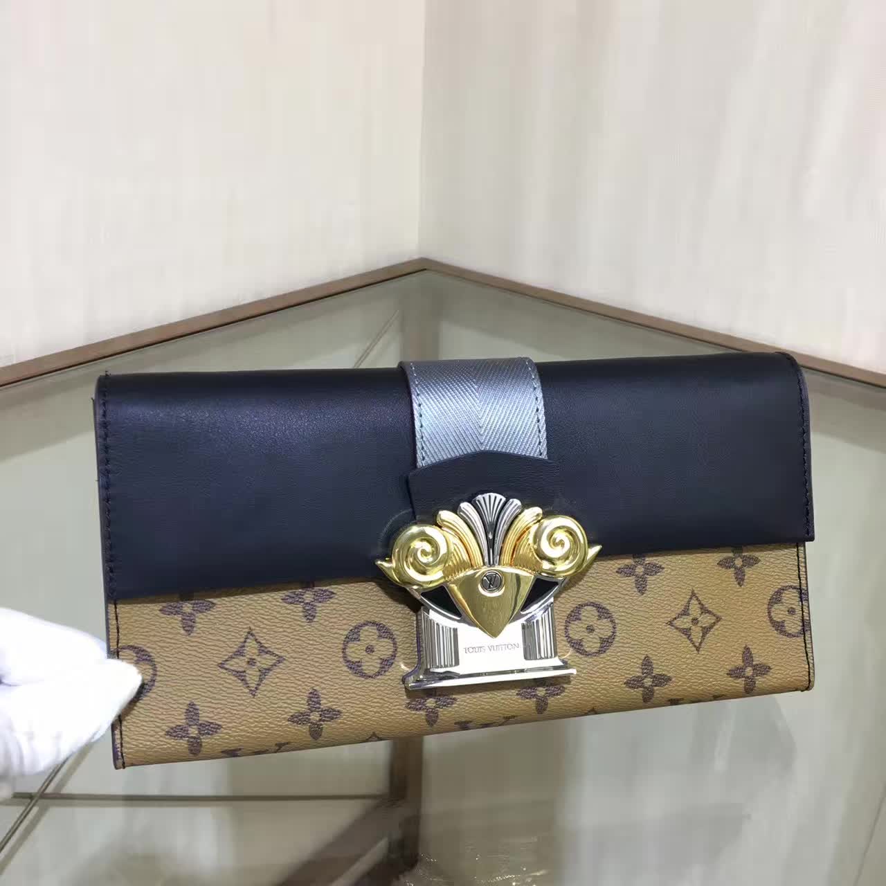 tui-xach-Louis-Vuitton-Monogram-Reverse-column-clutch-M44101-txlv022