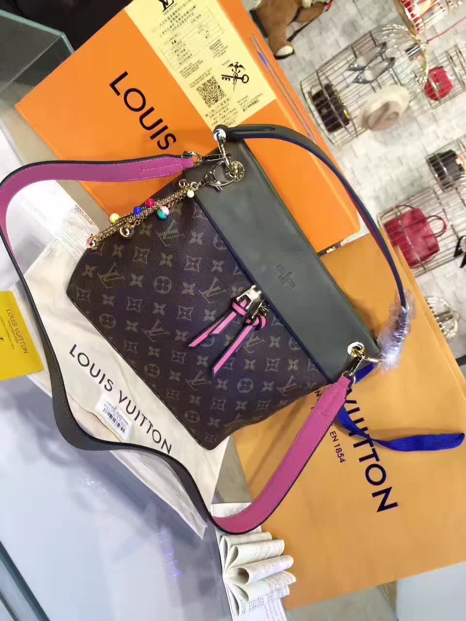 tui-xach-Louis-Vuitton-Monogram-tuileries-besace-M43157-txlv023(5)