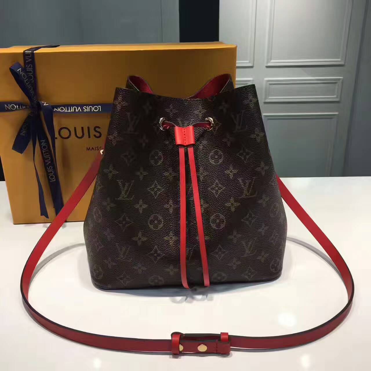tui-xach-Louis-Vuitton-Monogram-Canvas-neonoe-bag-M44021-txlv028