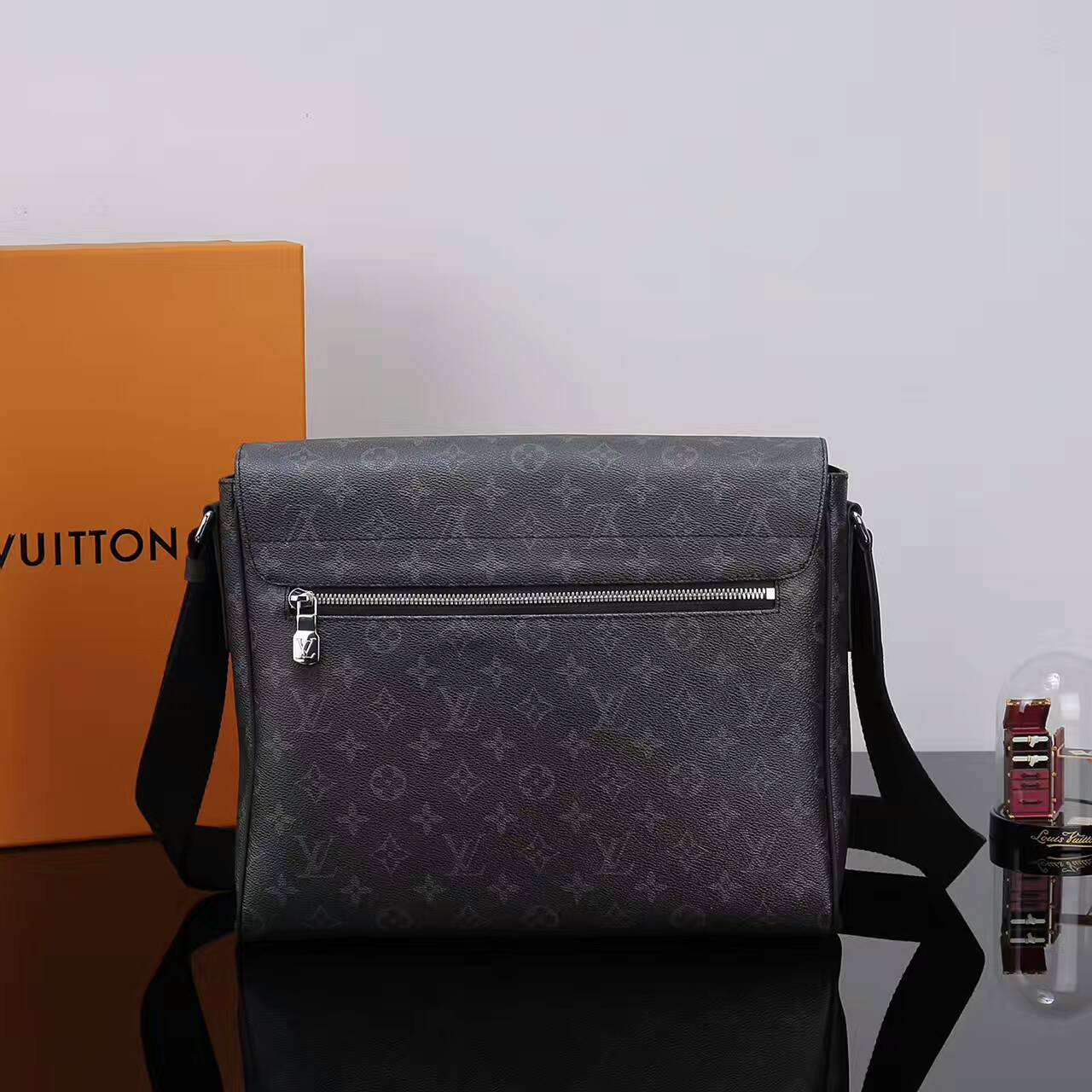 tui-xach-Louis-Vuitton-Monogram-messenger-PM explorer-M44001-txlv033(1)