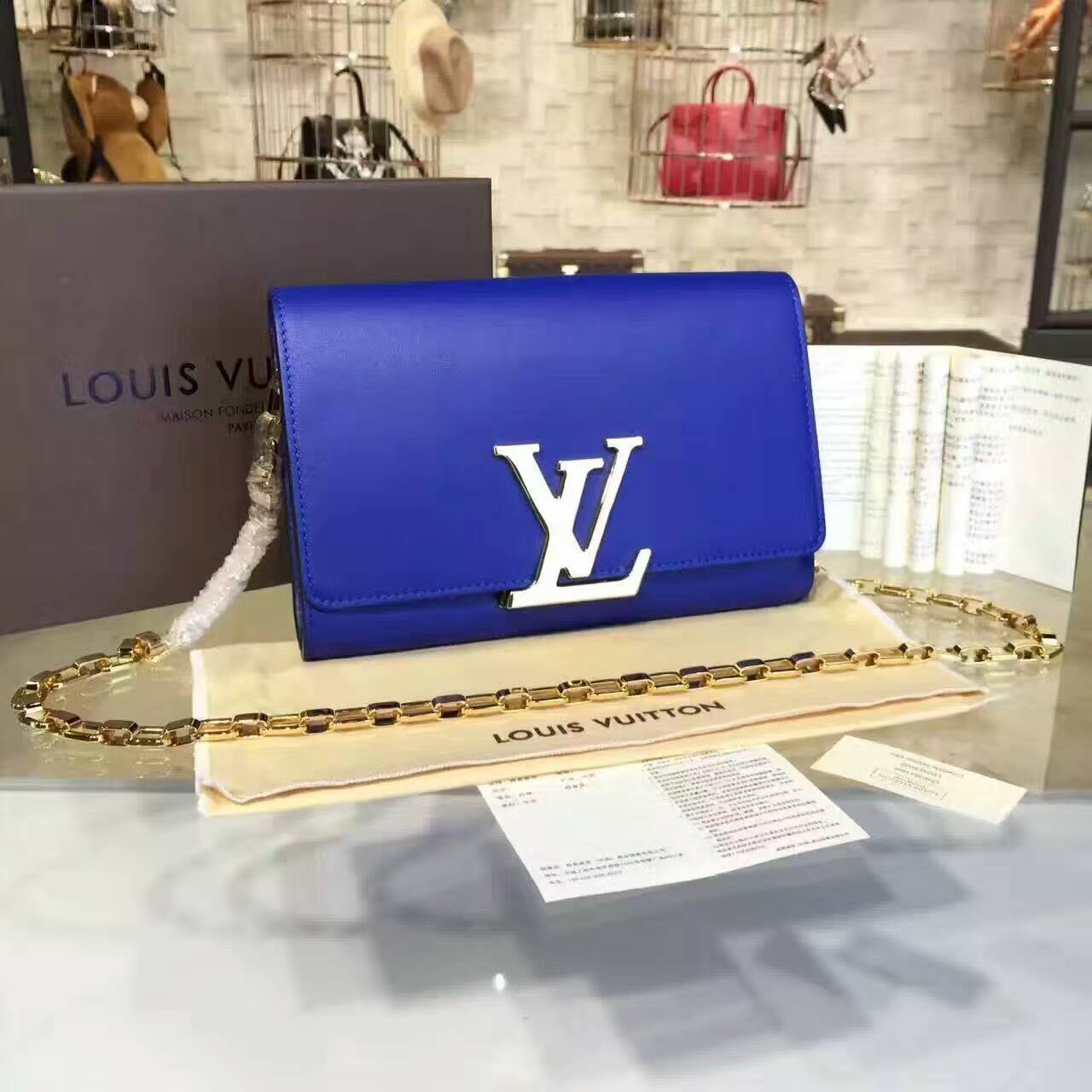 tui-xach-Louis-vuitton-chain-louise-M94335-txlv052