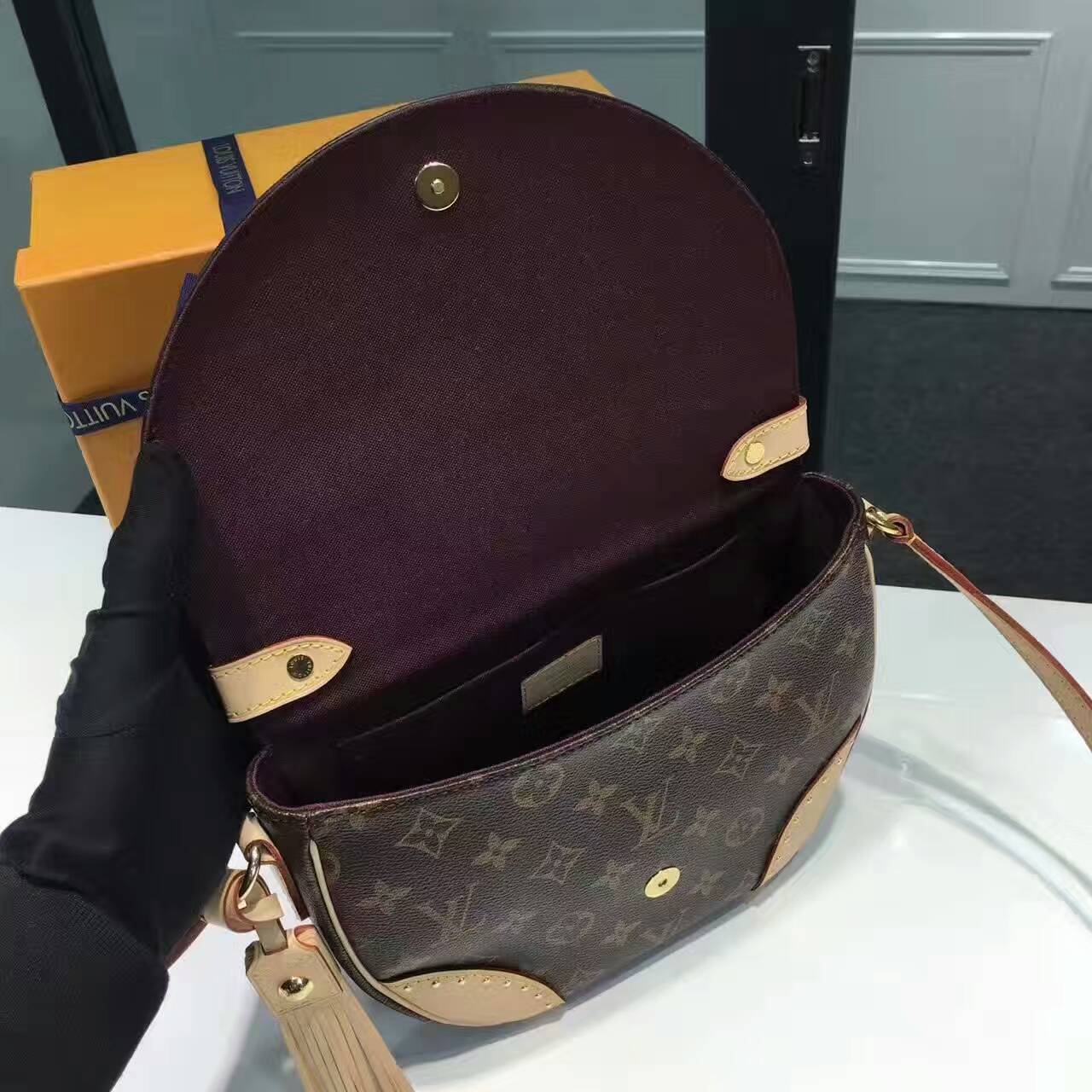 tui-xach-Louis-Vuitton-Monogram-Canvas-saint-cloud-M41481-txlv070(4)