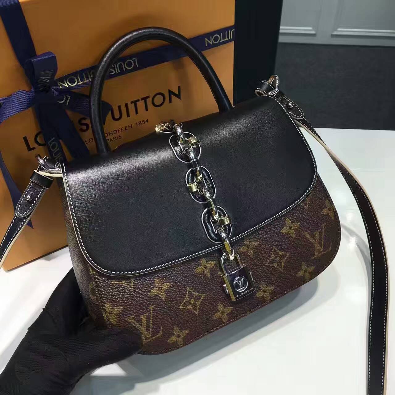 tui-xach-Louis Vuitton-Monogram-Canvas-chain-it-bag-pm-M44115-txlv075(1)