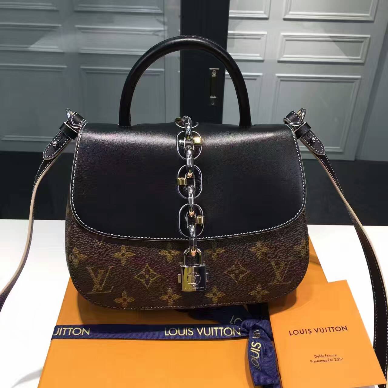 tui-xach-Louis Vuitton-Monogram-Canvas-chain-it-bag-pm-M44115-txlv075