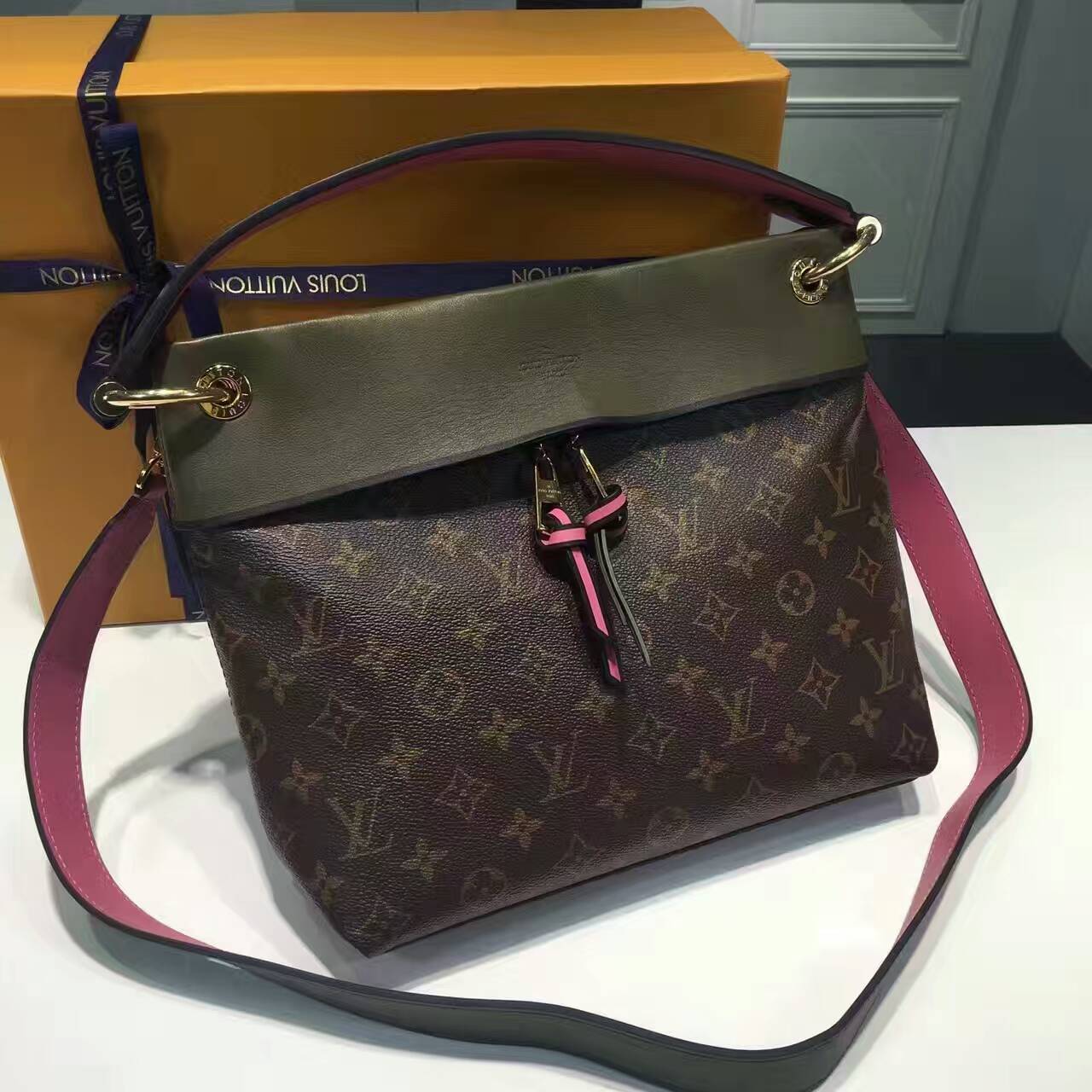 tui-xach-Louis-vuitton-monogram-tuileries besace-M43159-txlv083(1)