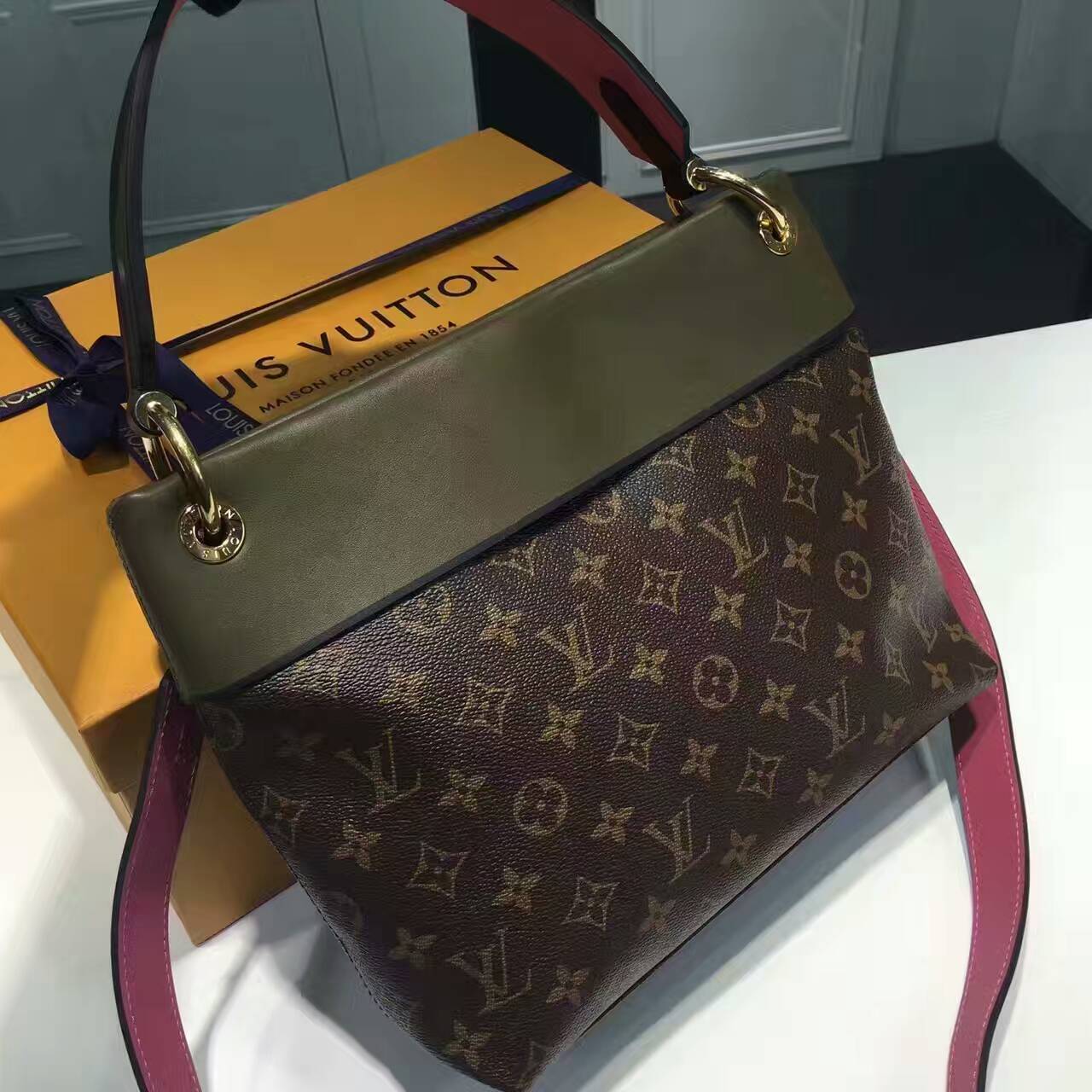 tui-xach-Louis-vuitton-monogram-tuileries besace-M43159-txlv083(2)