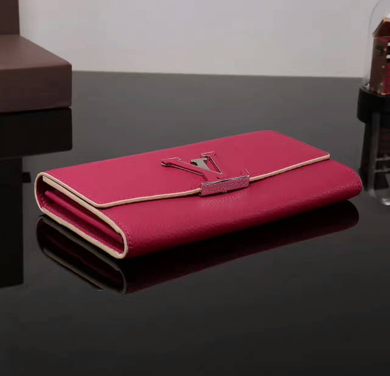 tui-xach-Louis-vuitton-Taurillon-leather-capucine-wallet-M62368-txlv031(3)