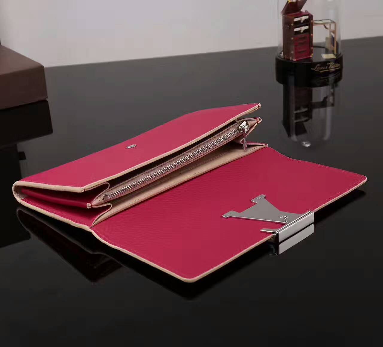 tui-xach-Louis-vuitton-Taurillon-leather-capucine-wallet-M62368-txlv031(5)