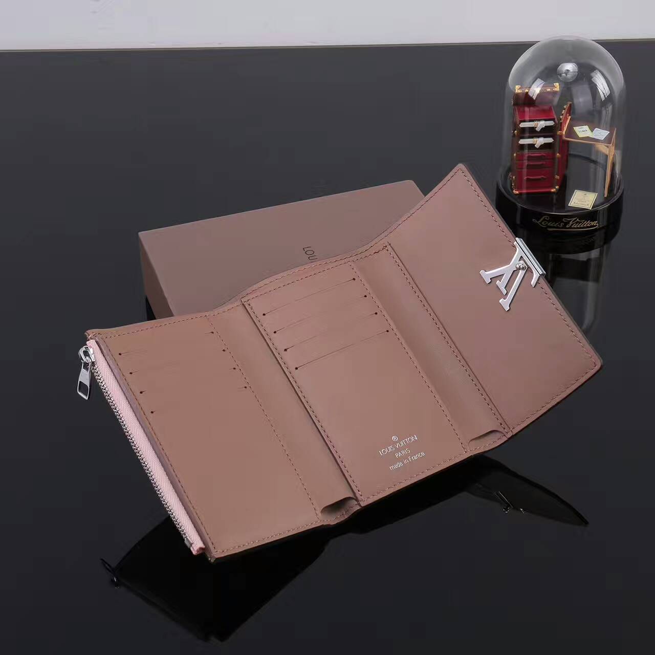 tui-xach-Louis-vuitton-Taurillon-leather-capucine-wallet-M62156-txlv030(5)