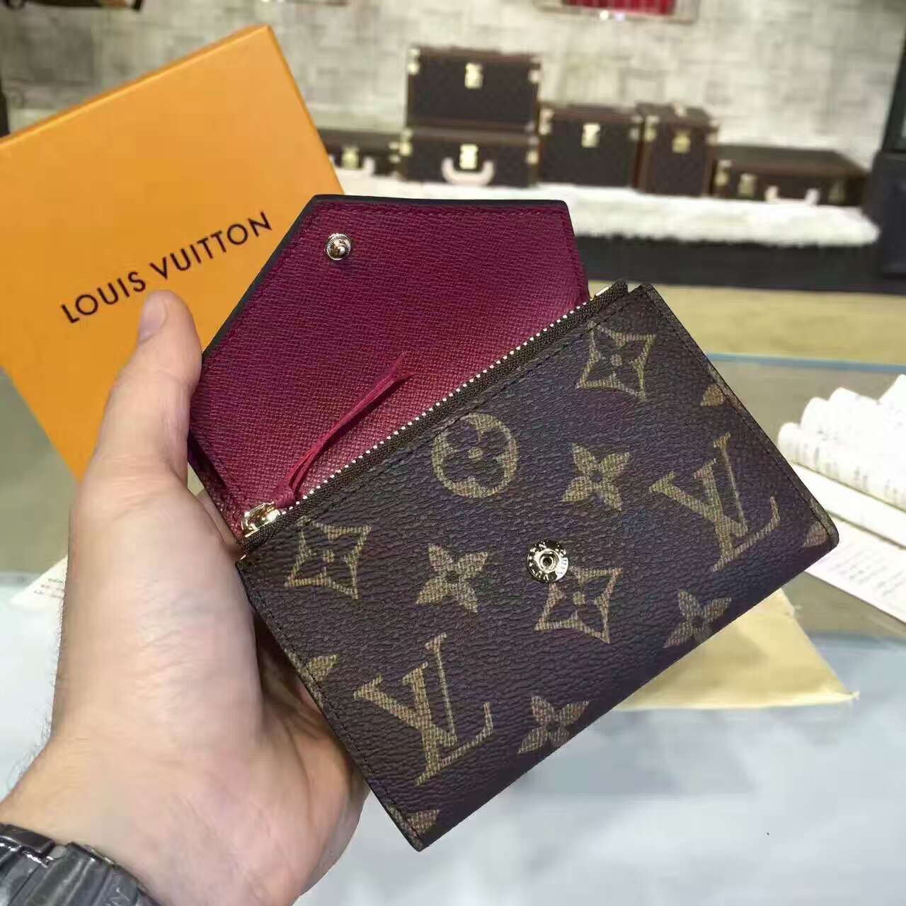 tui-xach-Louis-vuitton-monogram-victorine-wallet-M41938-txlv111(3)