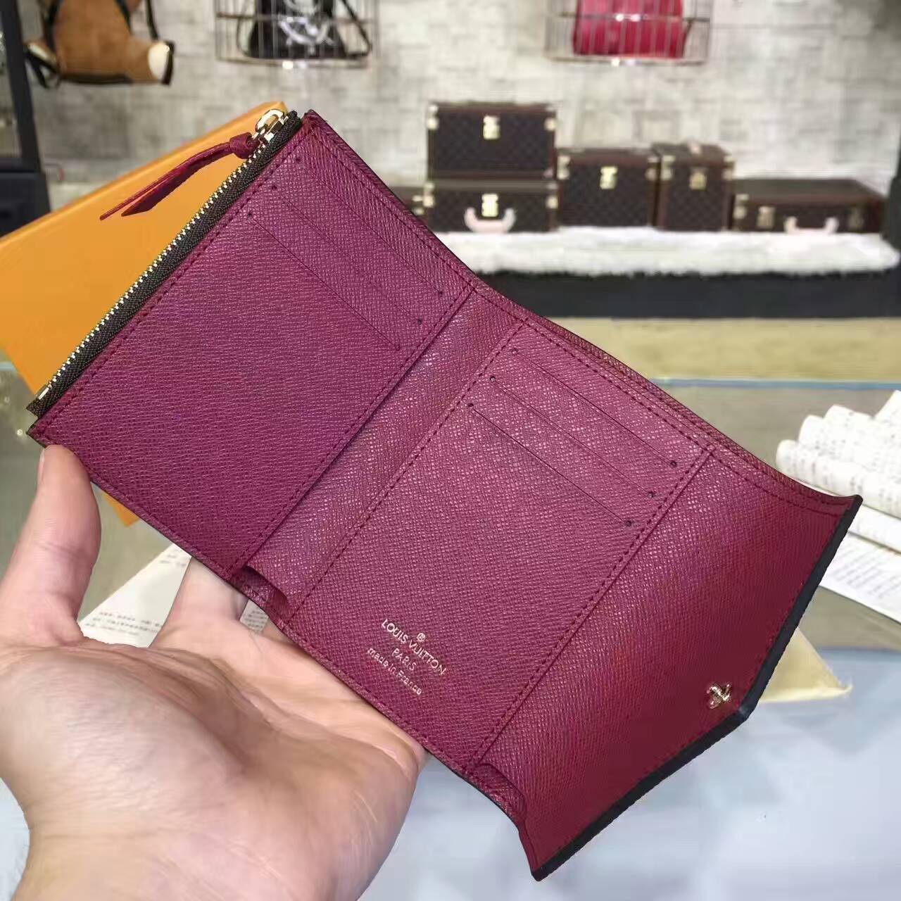 tui-xach-Louis-vuitton-monogram-victorine-wallet-M41938-txlv111(4)