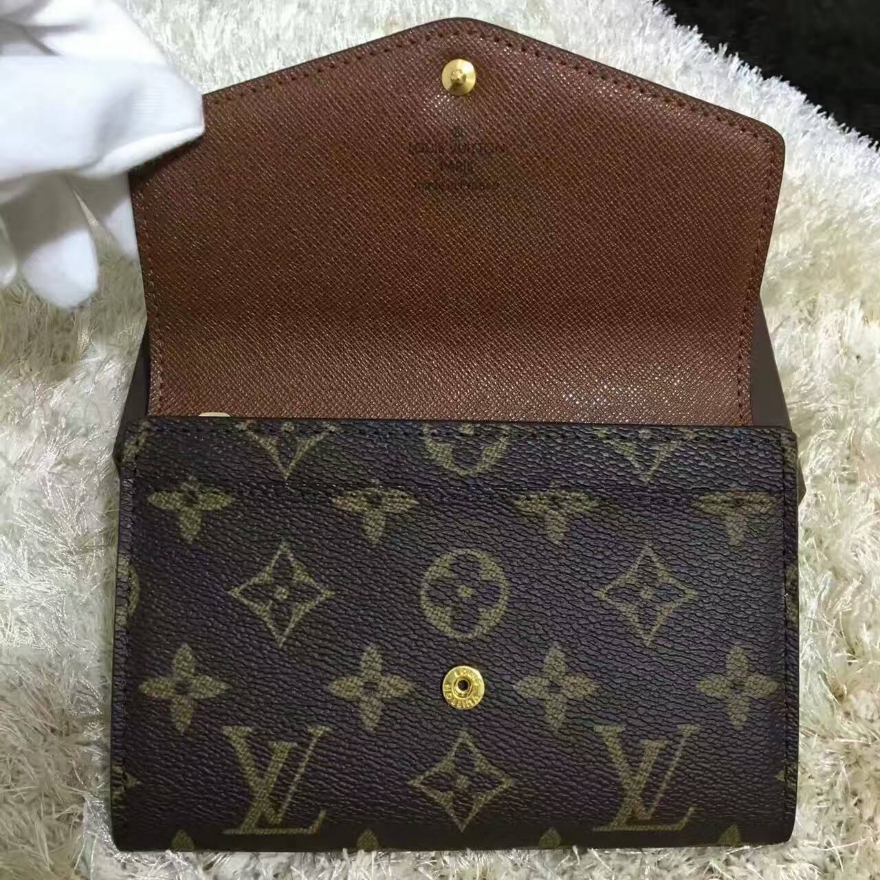 tui-xach-Louis-vuitton-monogram-sarah-compact-wallet-M61292-txlv125(4)