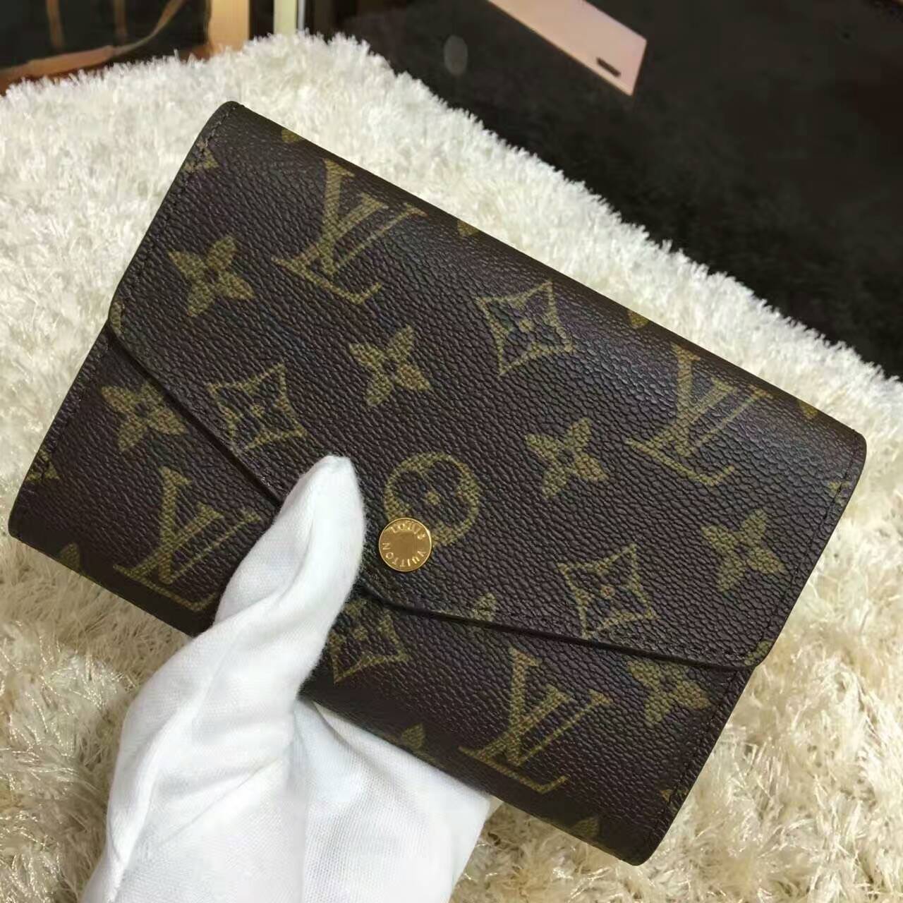 tui-xach-Louis-vuitton-monogram-sarah-compact-wallet-M61292-txlv125