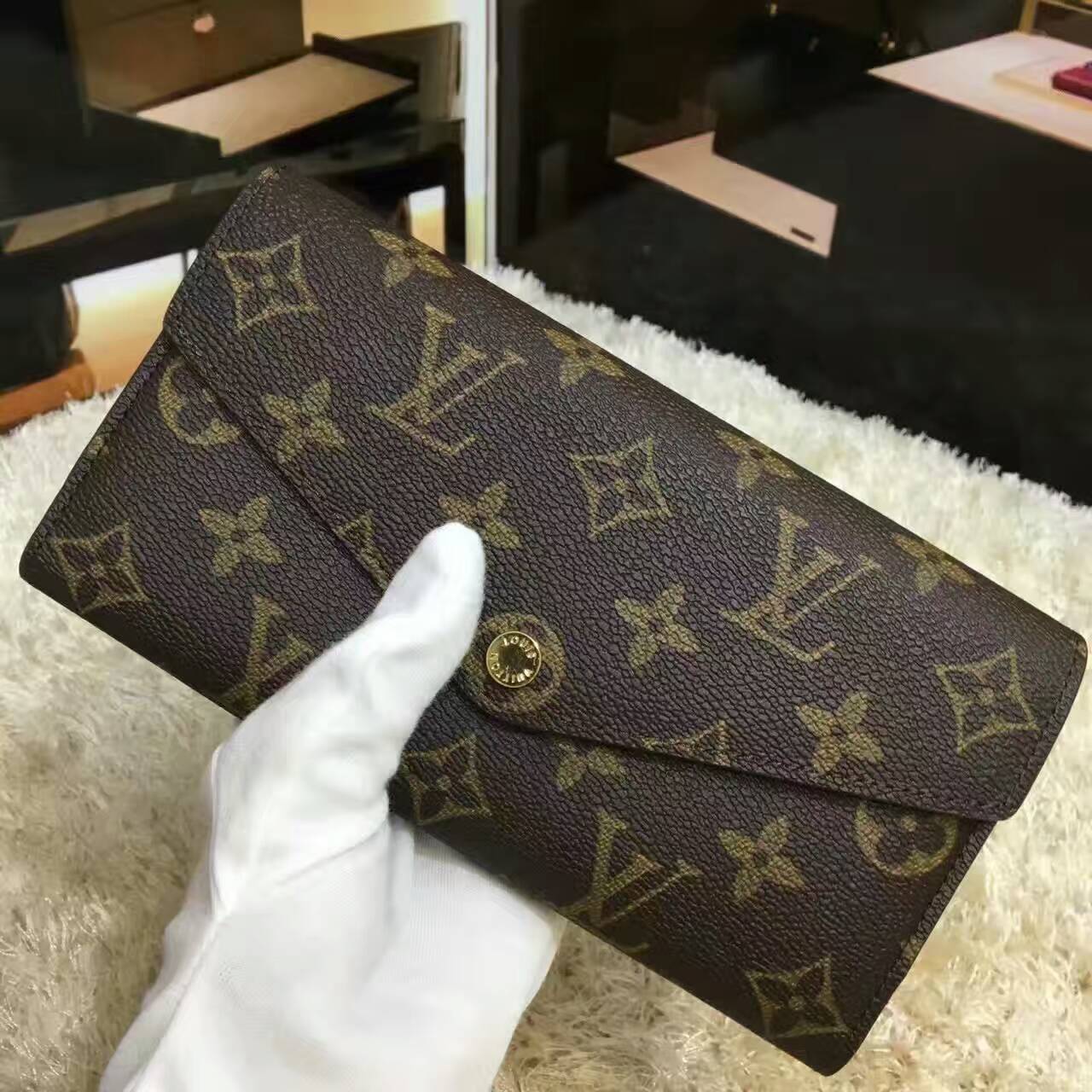 tui-xach-Louis-vuitton-monogram-canvas-sarah-wallet-M60531-txlv129