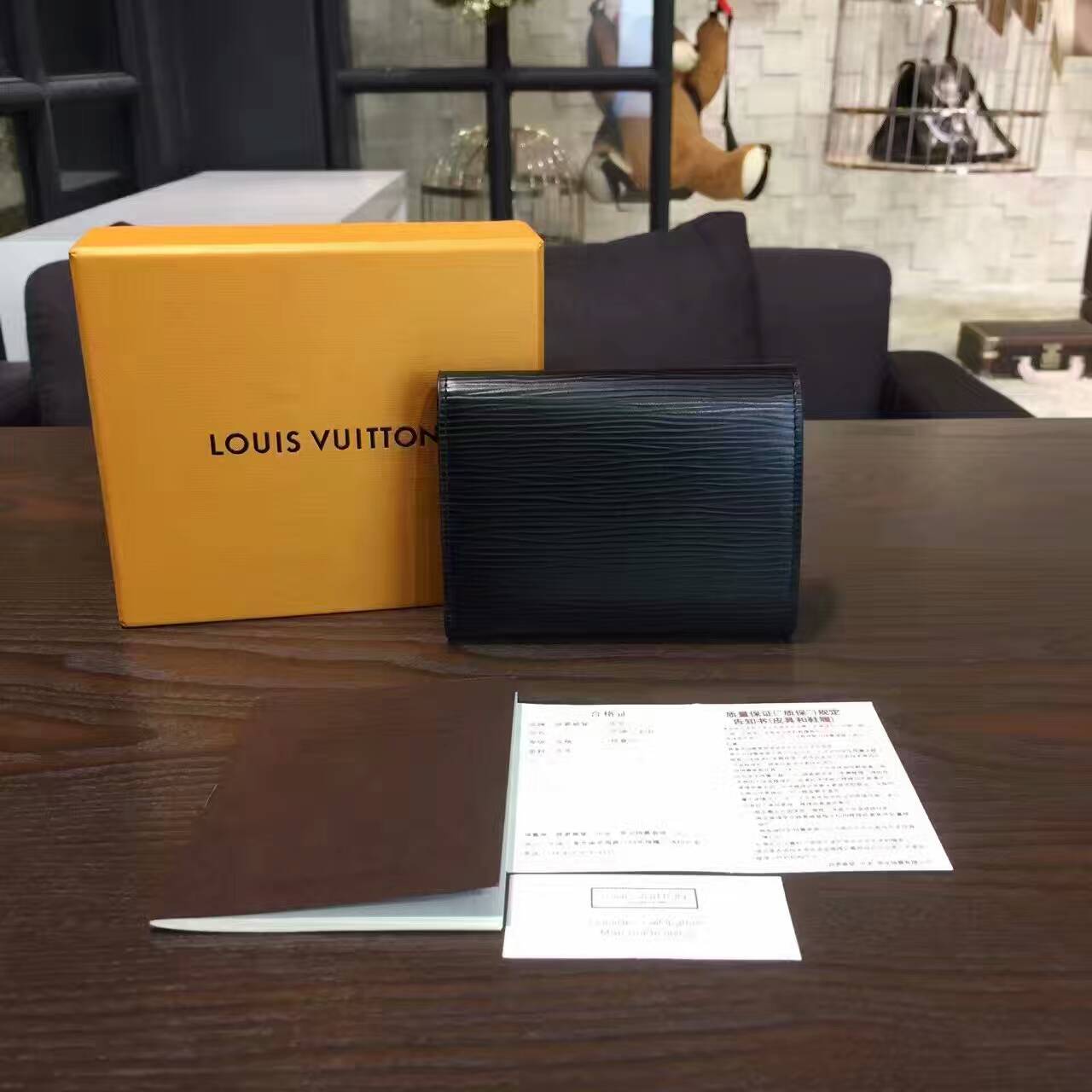 tui-xach-Louis-vuitton-EPI-victorine-wallet-M62173-txlv113(1)