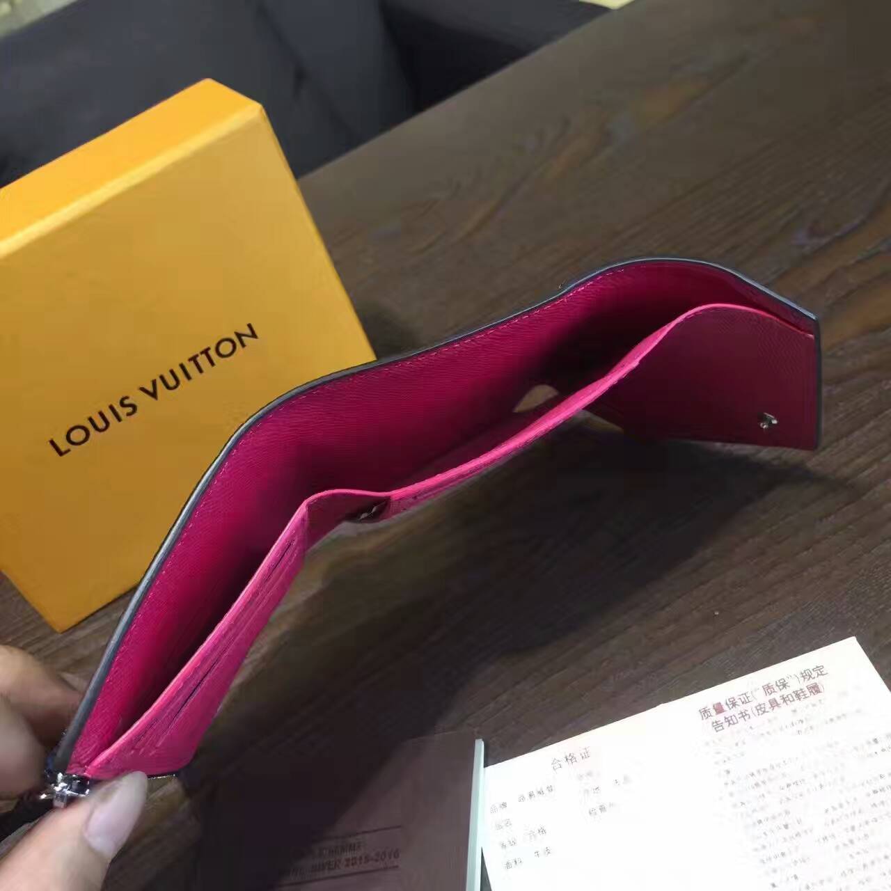 tui-xach-Louis-vuitton-EPI victorine-wallet-M62173-txlv112(3)