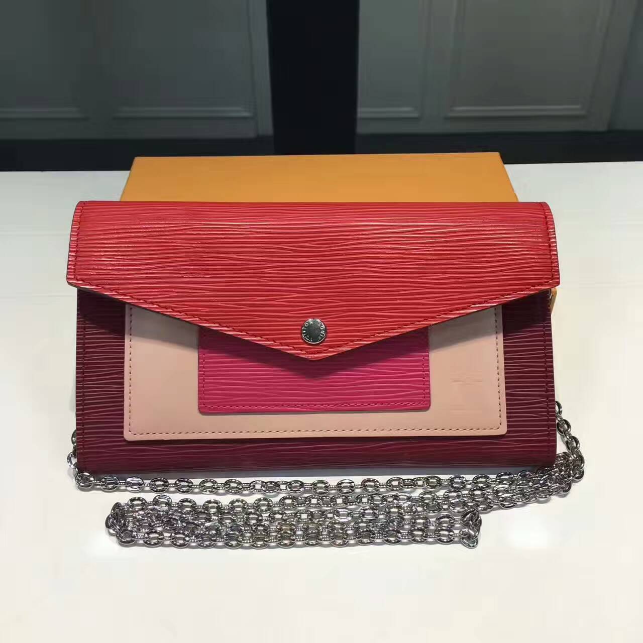 Túi Xách Louis vuitton Epi Chain Wallet-M62252-TXLV027