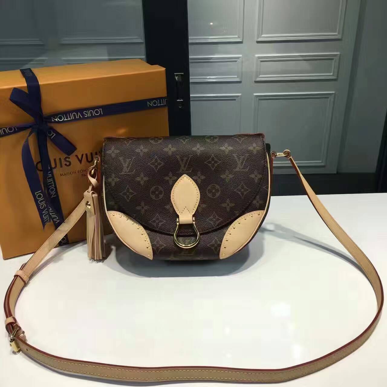 Túi Xách Louis Vuitton Monogram Canvas Saint Cloud-M41481-TXLV048