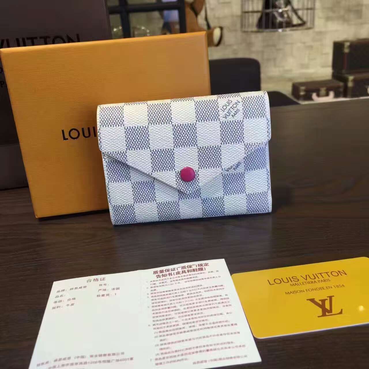 tui-xach-Louis-vuitton-damier-azur-victorine-wallet-N58114-txlv108