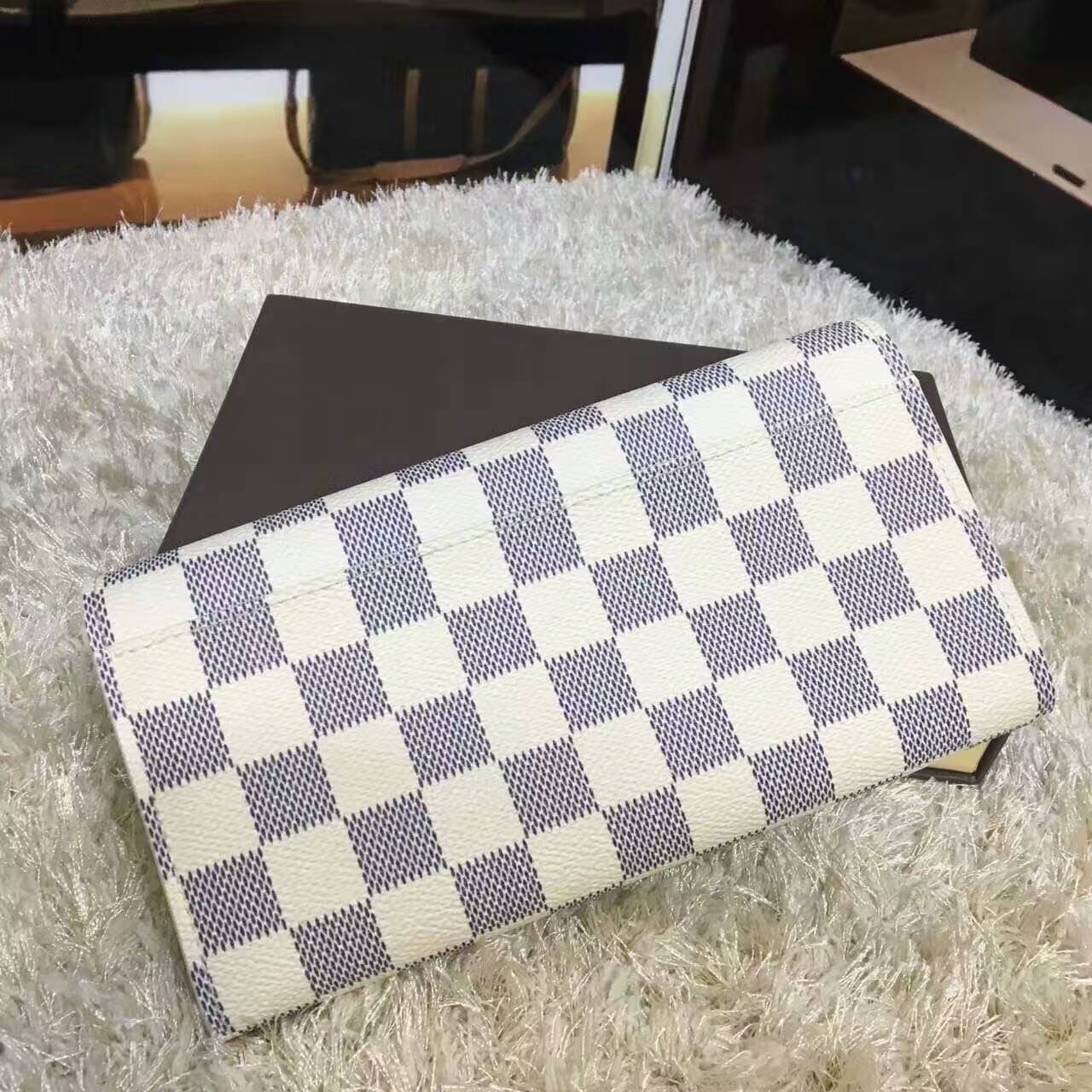 tui-xach-Louis-vuitton-damier-azur-sarah-wallet-N63208-txlv127(1)