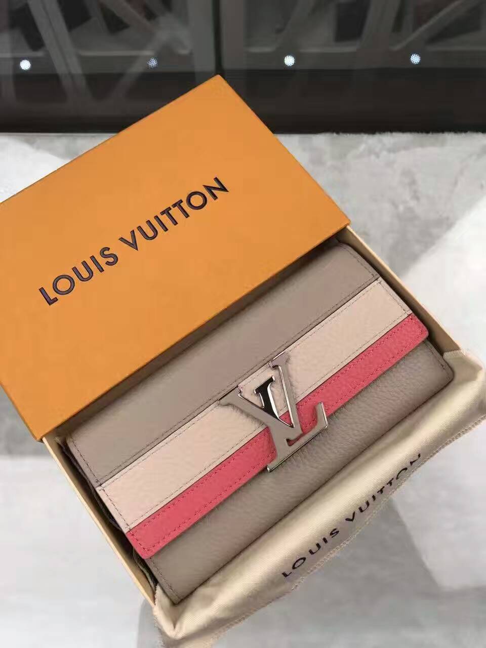 Ví Nữ Louis vuitton Taurillon Leather Capucine Wallet-M61232-VNLV147