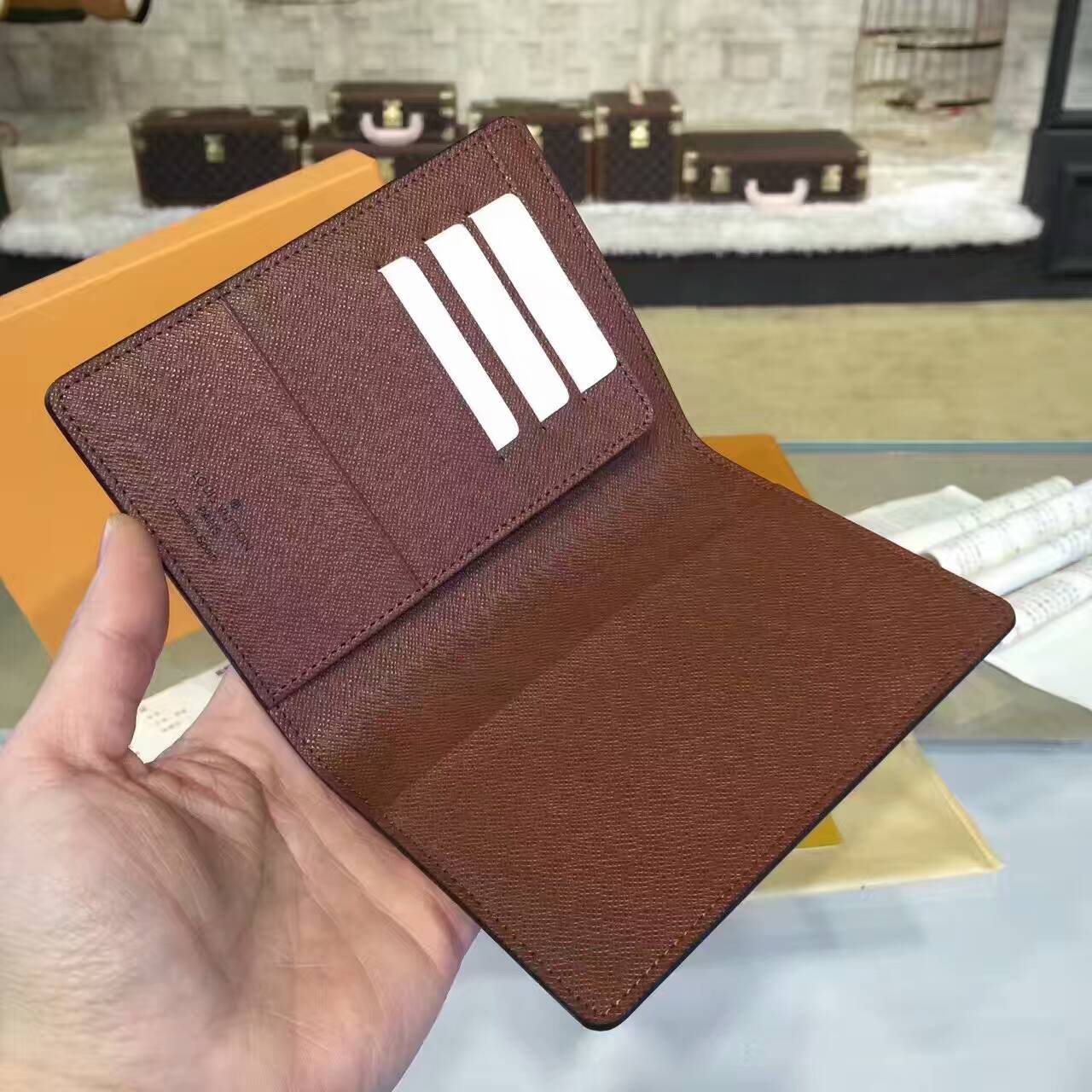 tui-xach-Louis-vuitton-monogram-passport-cover-wallet-M60181-txlv048(3)