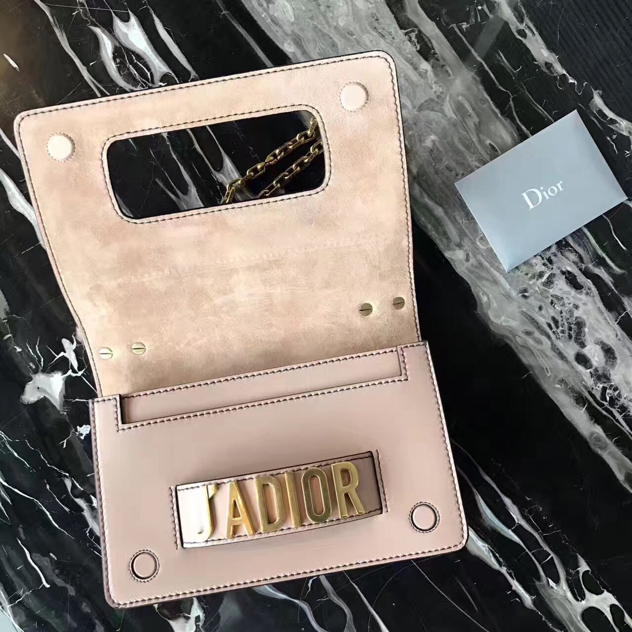 z677633858562_59185e6ea200bb97f35035faf1299191