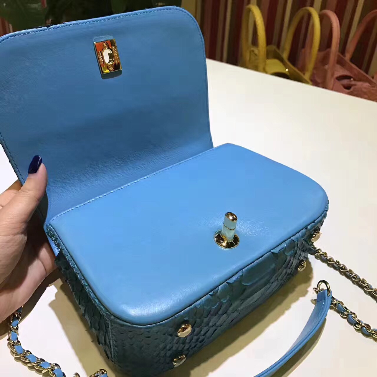 z691389679890_2f627847bfed34dc18c43a9e8da153dc