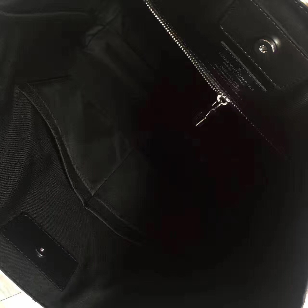 z704726671864_632e0d2a2bd4cd4ecfd8489d3eb39a01