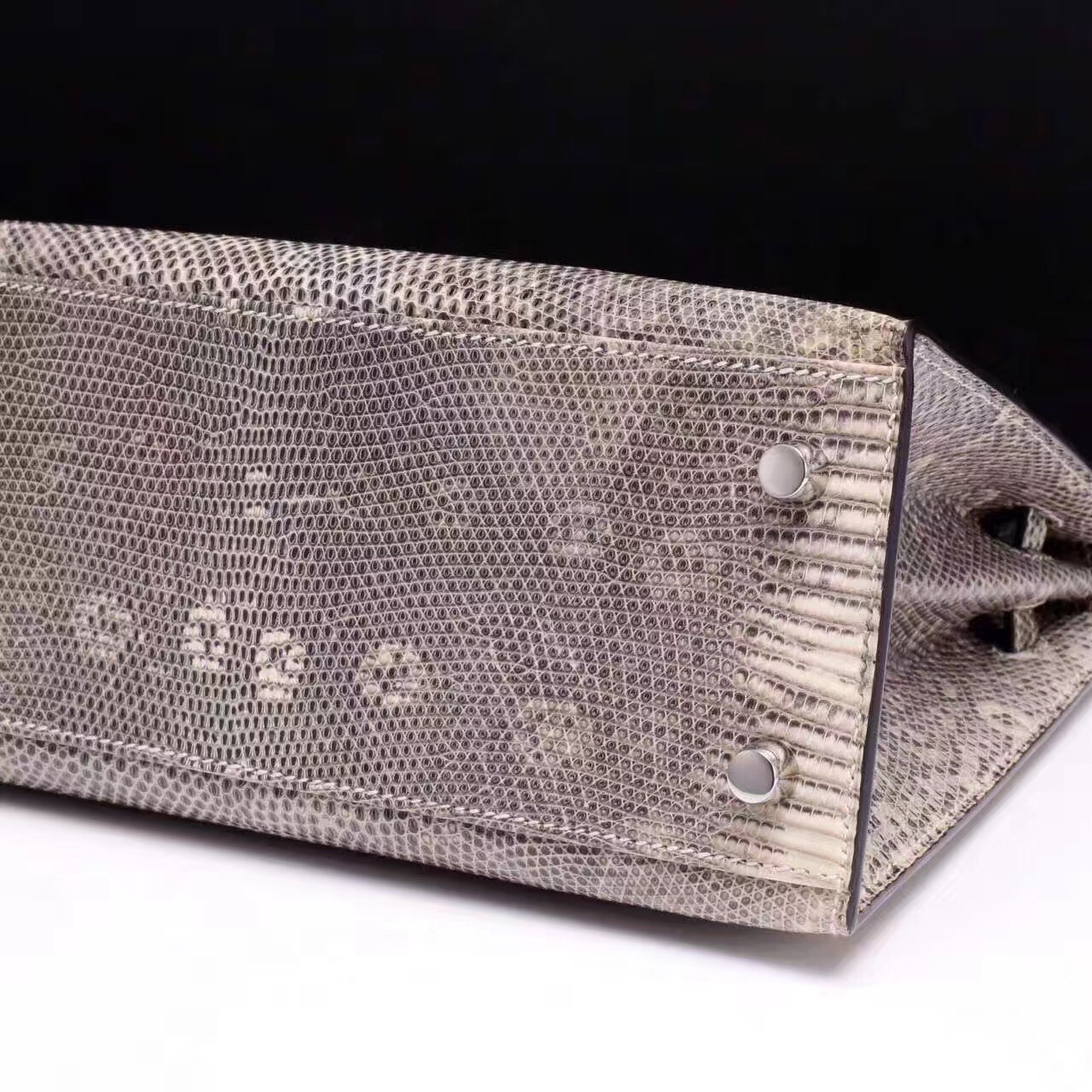 z704723616324_8995b4610c7ca621936271250511c3f2