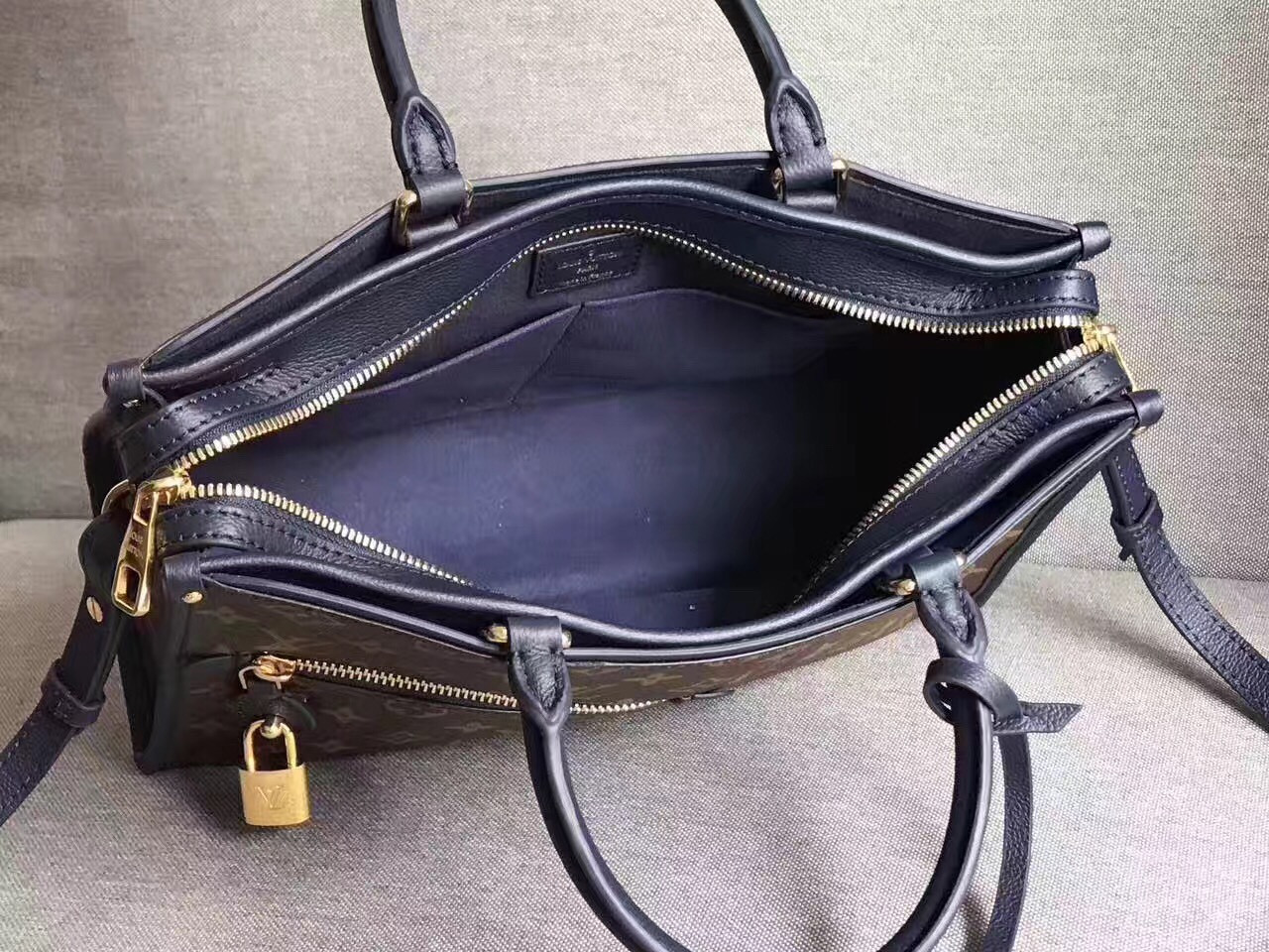 z725003892912_10c873a02426e6f735fbfb54a2eaabf4