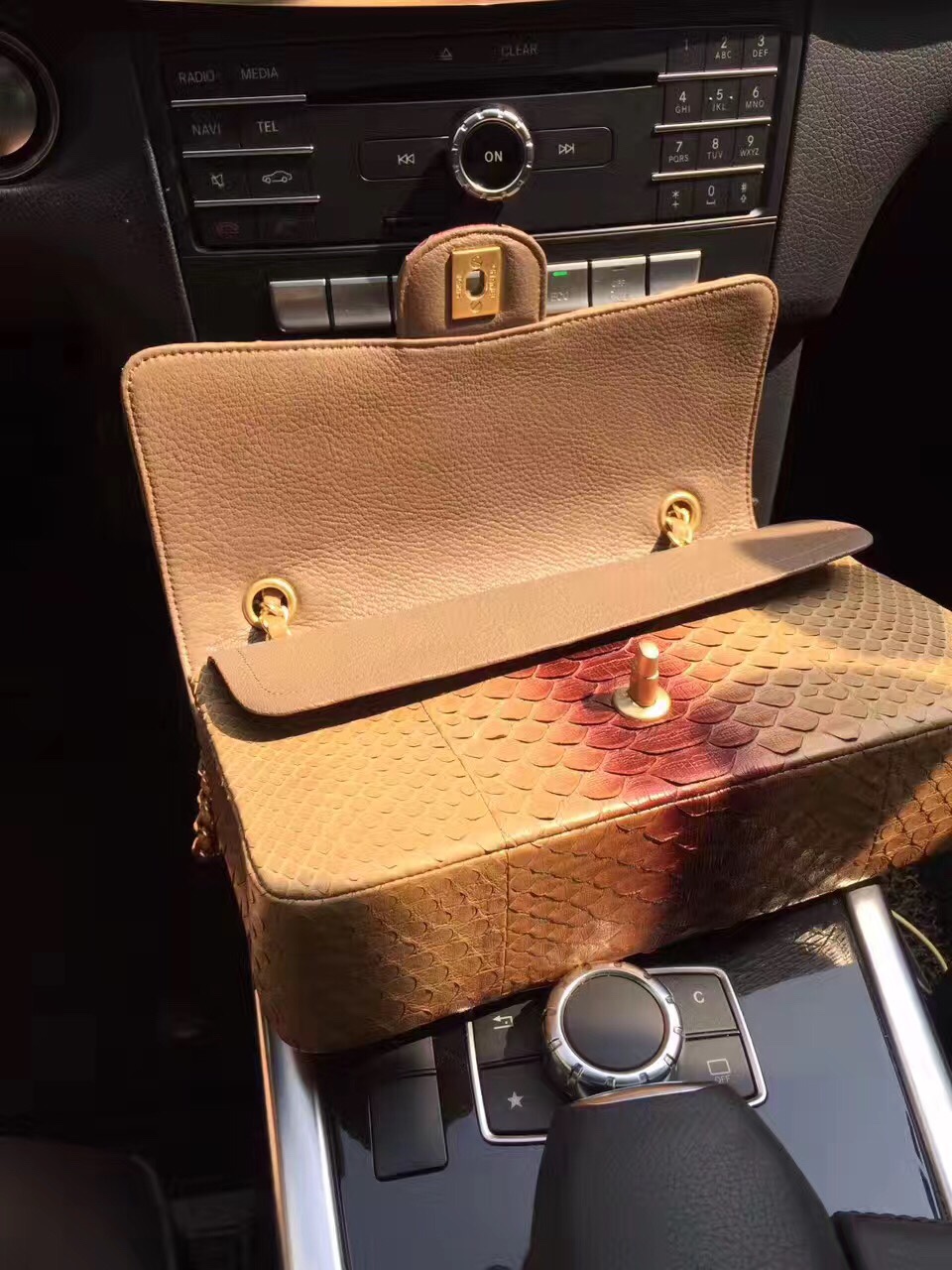 z726784037696_a1099d06994e267d54b9802b98d07c4a