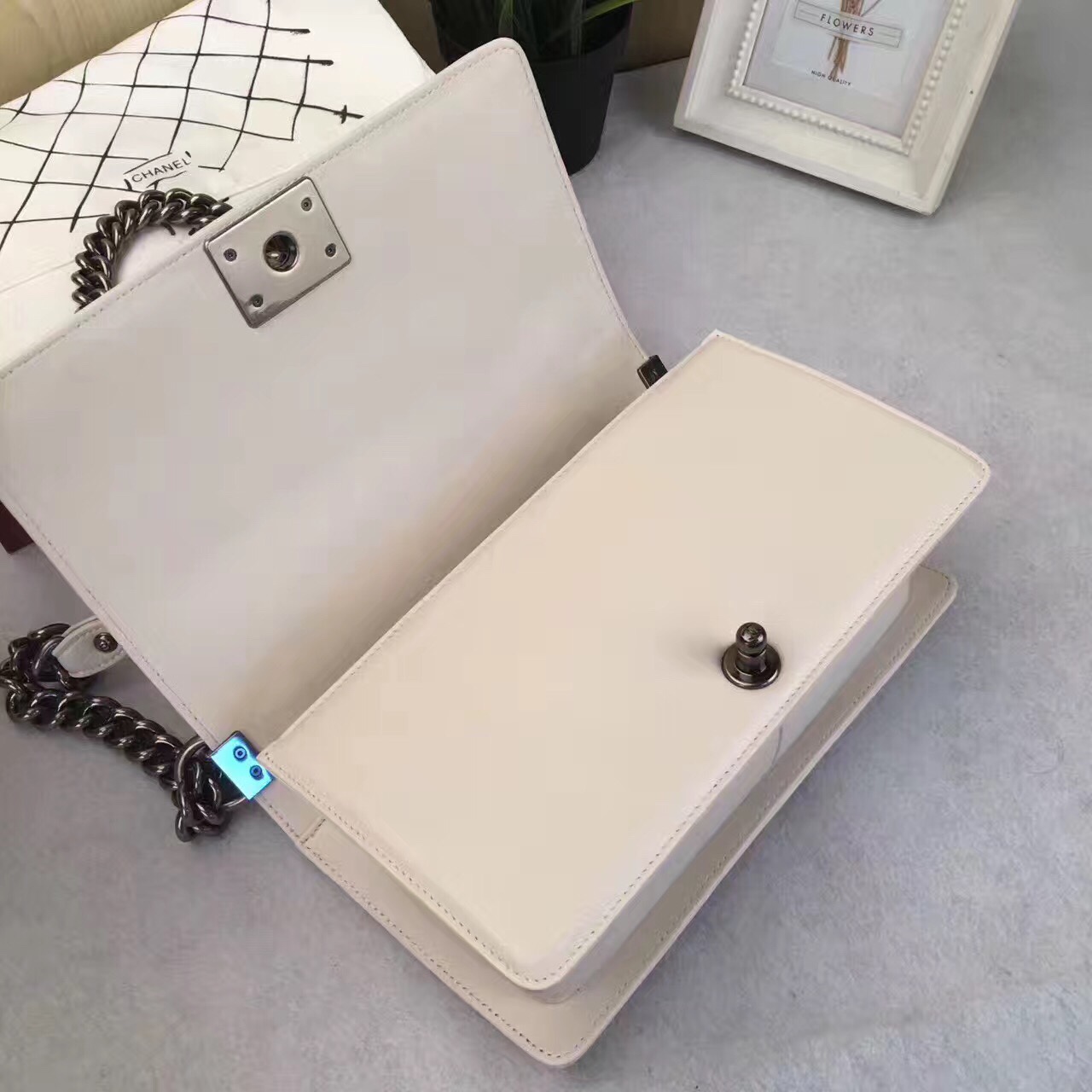 z733127100834_b3061543fd56cabd1bc1cd9be6c85f96