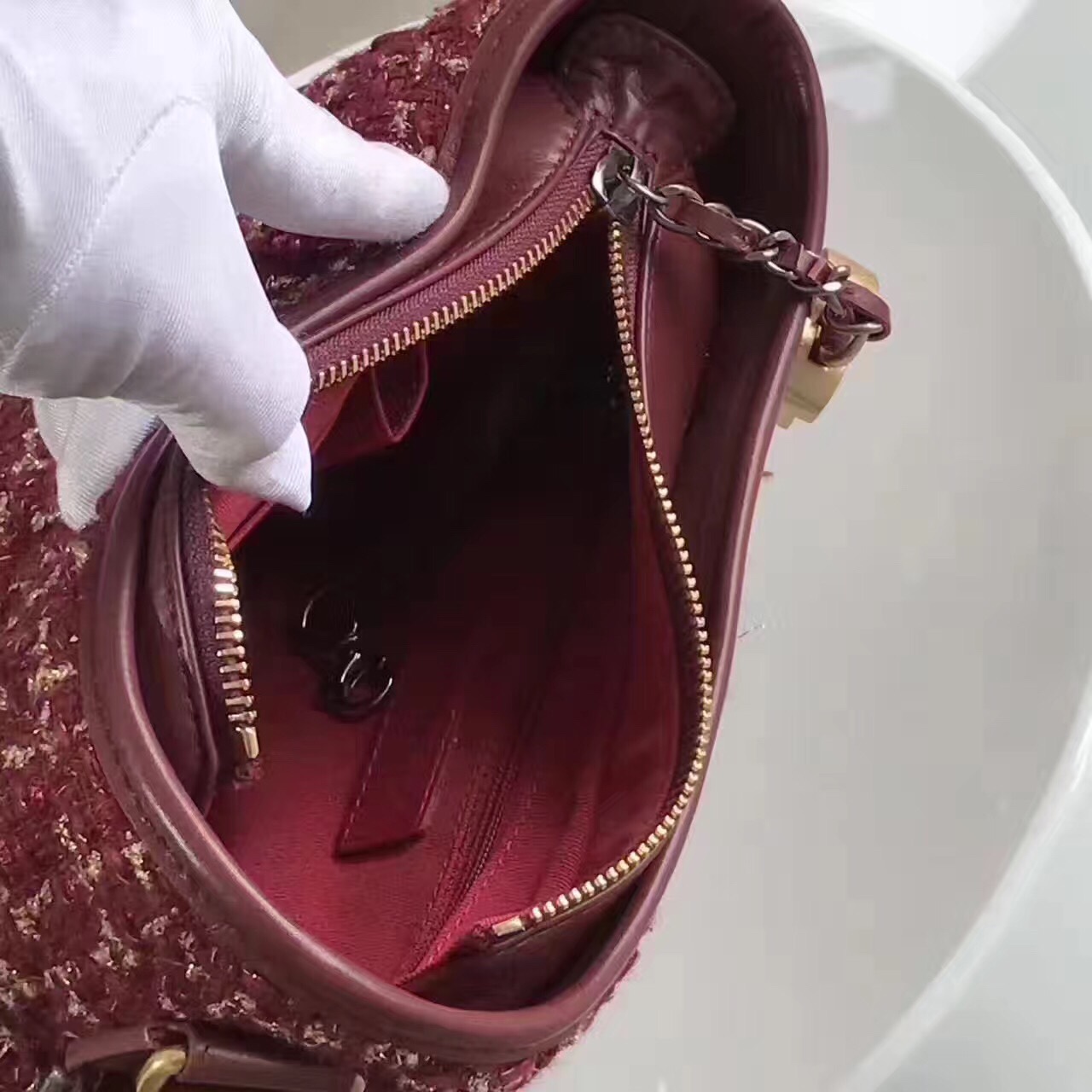 z737343084734_5ff025b4fc582c975bc49a566309dd99