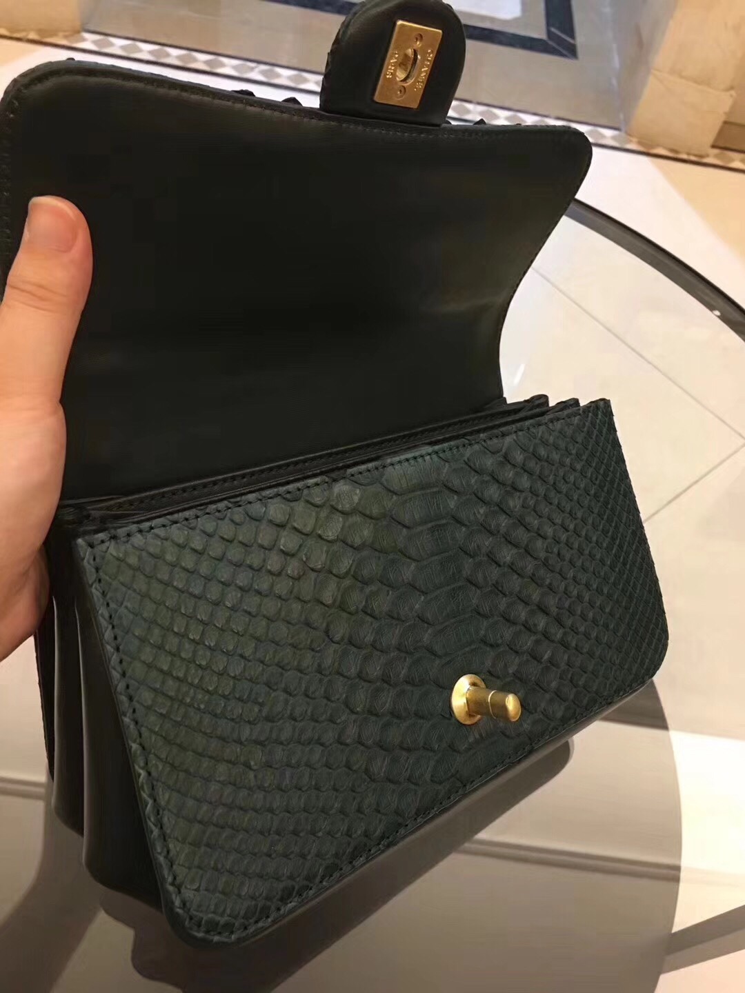 z759225236548_09d90cb71dec425bffbd15674a504409