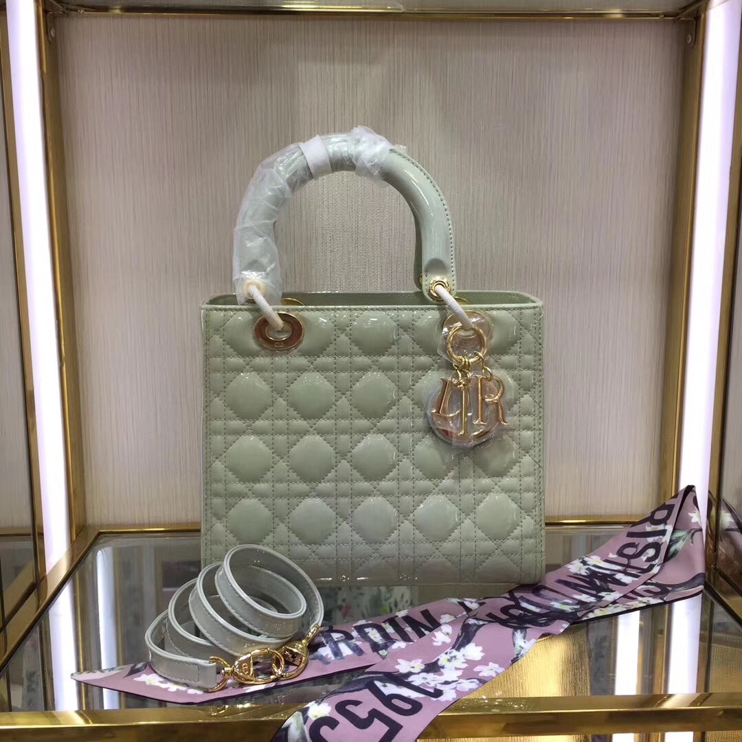 z793109406139_e50dd316d763770c927fb85fe08c8fd3