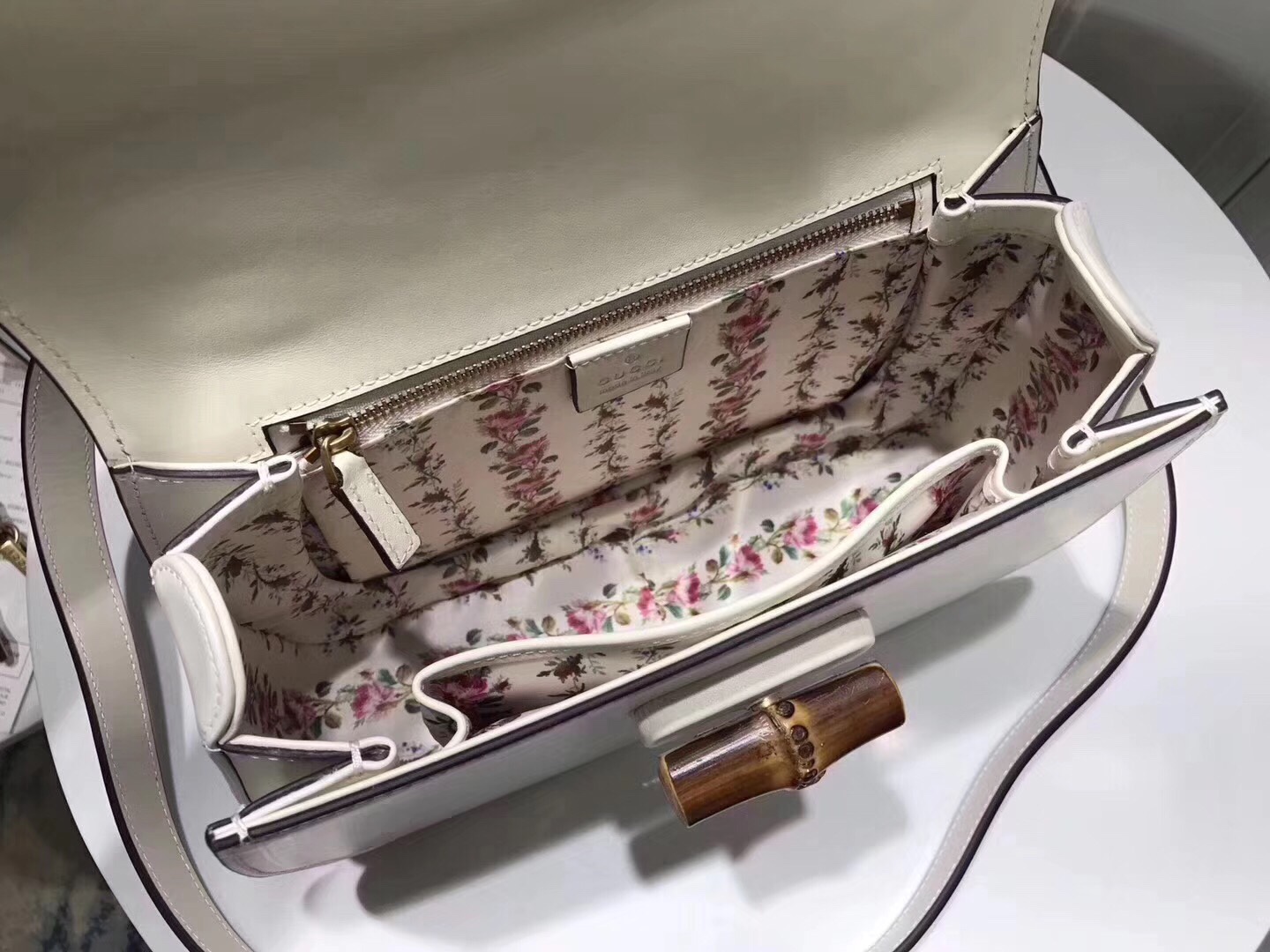 z798365208113_4dc24e77edc4b5fdd3928a4c04e86a6f