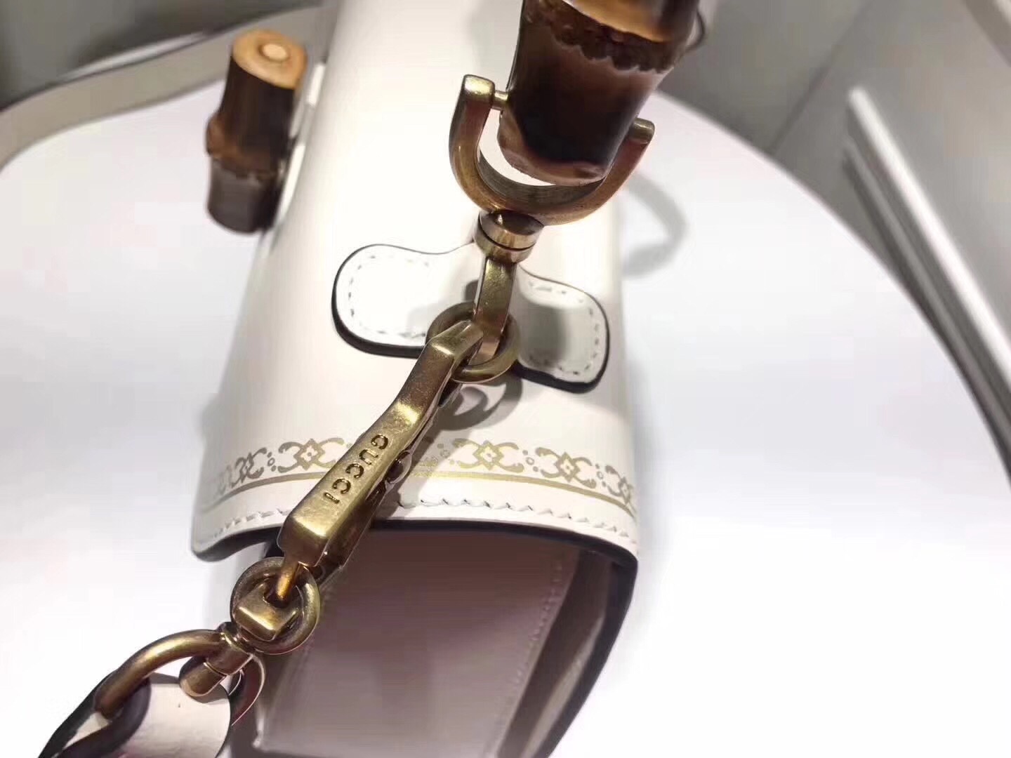 z798365215117_a507de0ef7c1056622274566b0e3c72f