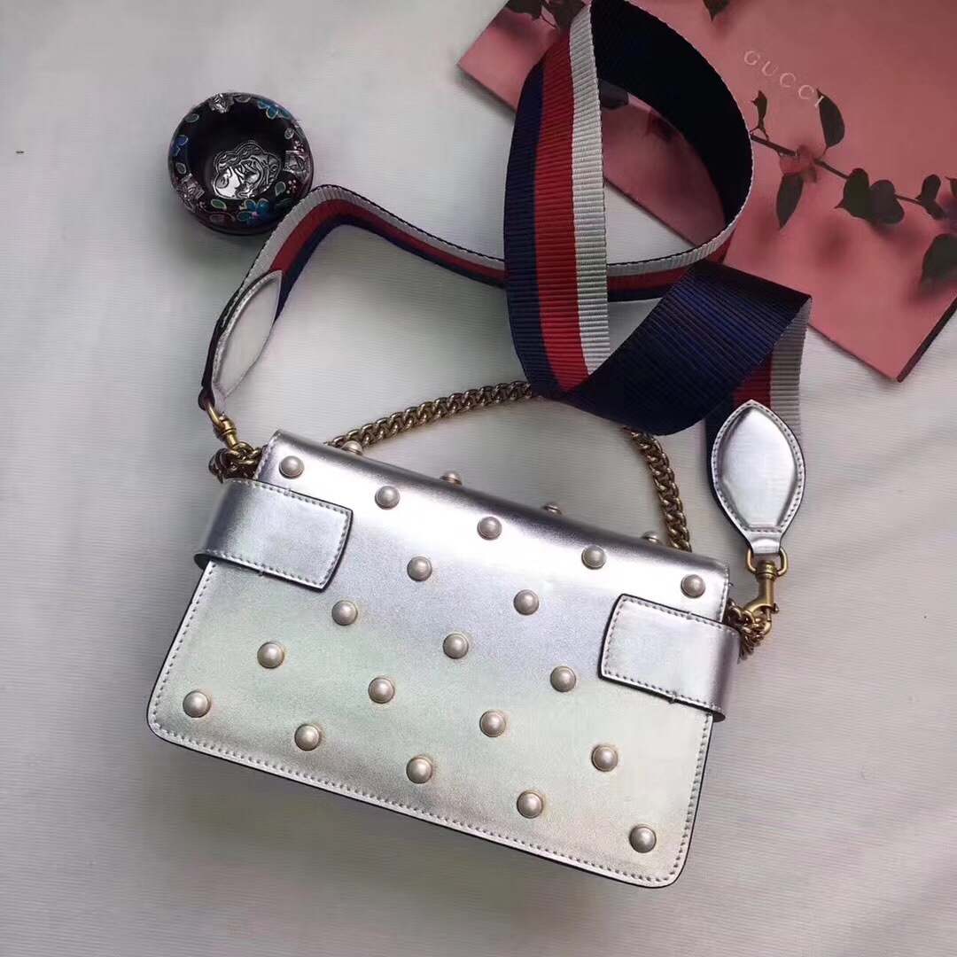 z798365593749_f386924707f05d6f55f8f41b0d8a4daa