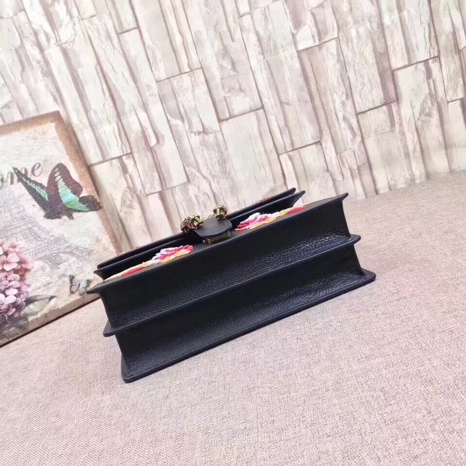 z798367812611_79b478ab1377122f322d7870a8c4c3ff